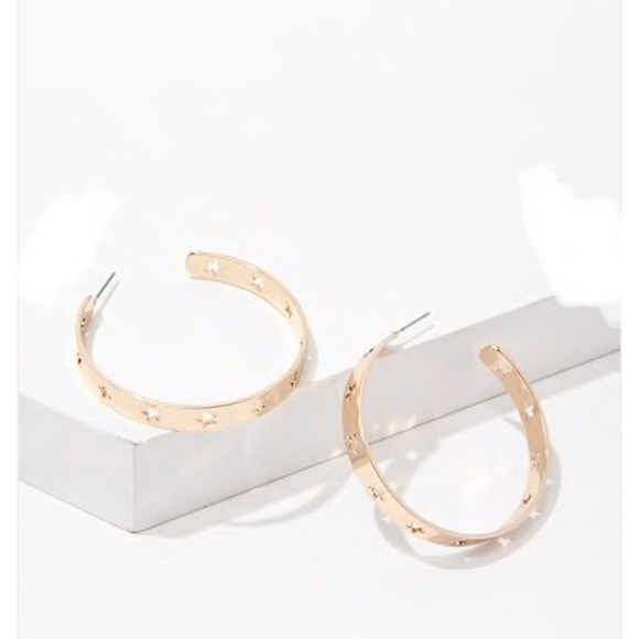 ☀️3/$30 Bethany Star Cutout Hoop - Picture 2 of 3